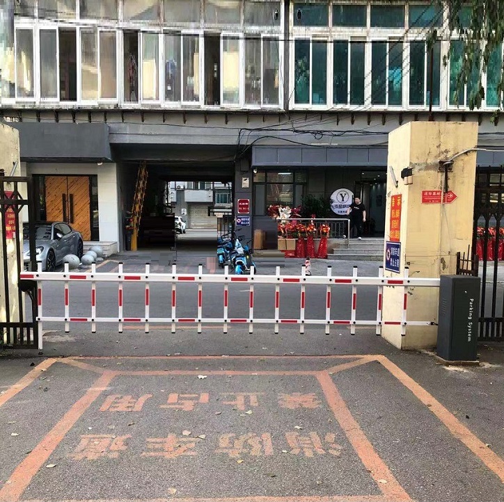 沈陽廣播電視臺家屬院威捷柵欄道閘安裝圖片