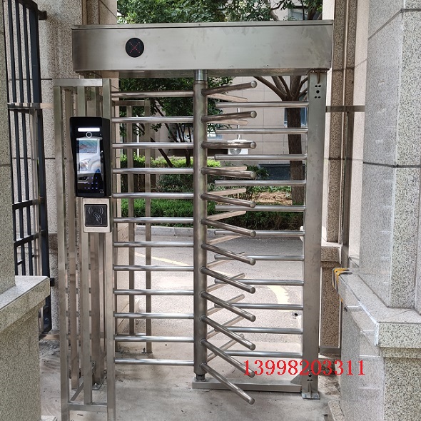 沈陽某高檔小區(qū)人臉識別全高轉(zhuǎn)閘門禁系統(tǒng)