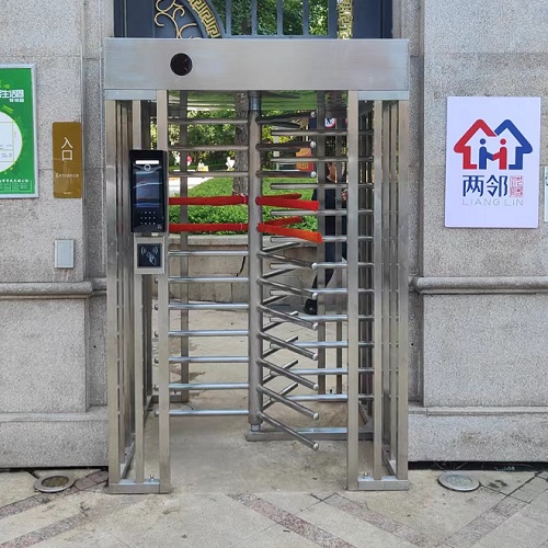 沈陽世貿五里河小區人臉識別全高轉閘安裝現場實物圖