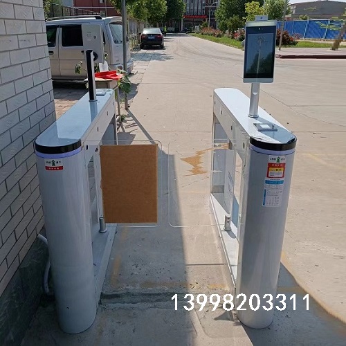 沈陽測溫型人臉識別一體機安裝現場圖片